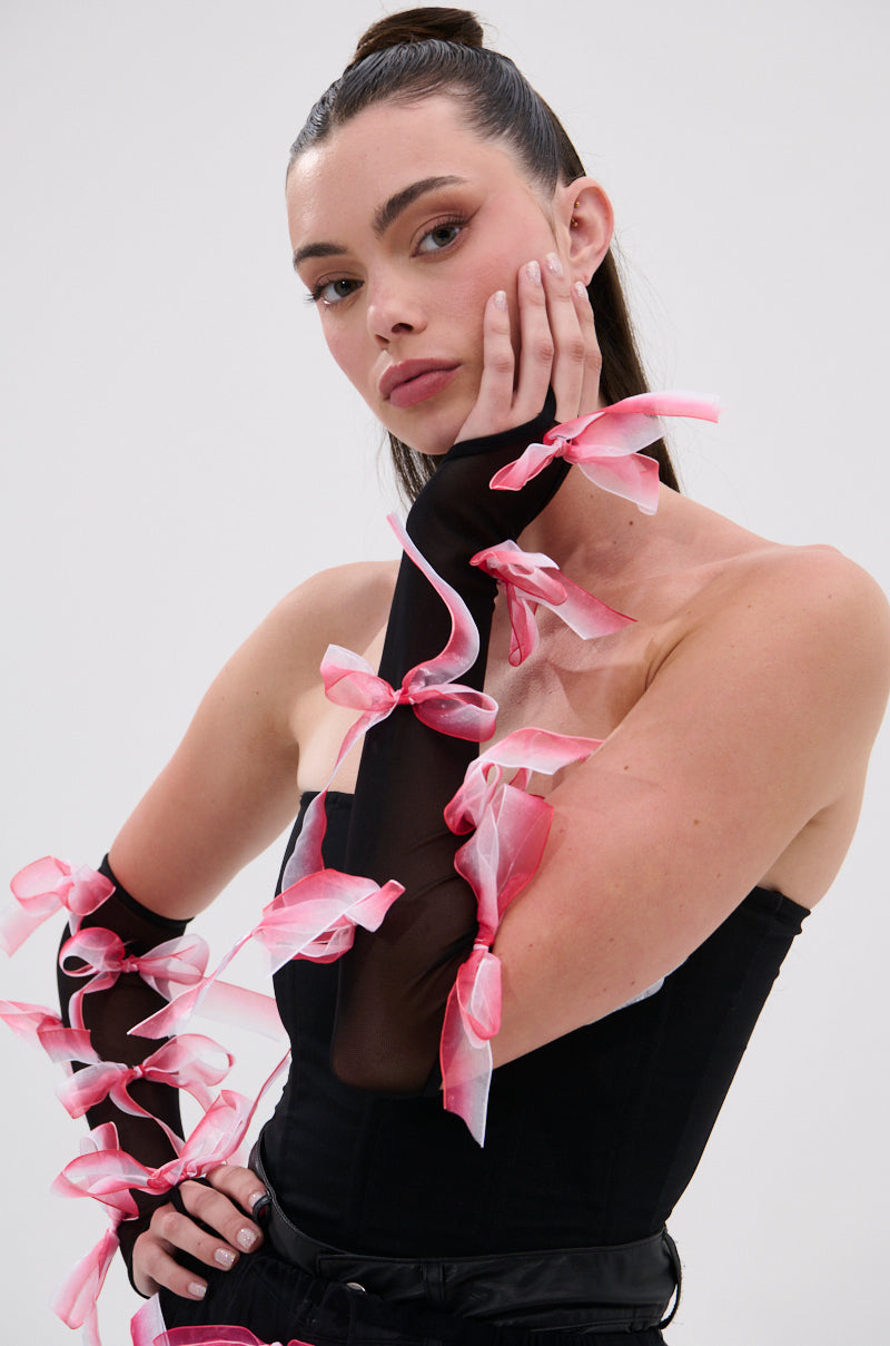 BOW DOWN FINGERLESS GLOVES