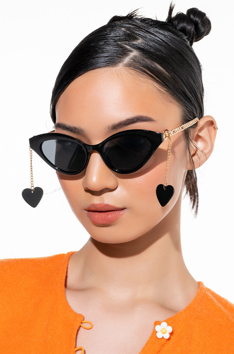 BAD BEY CHAIN DETAIL SUNNIES