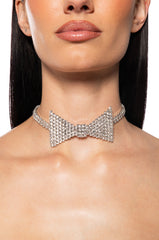 FEELIN FINE BOW CHOKER IN SILVER