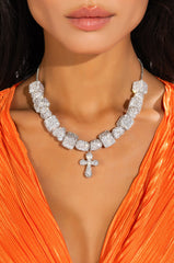 IN DROP I TRUST NECKLACE