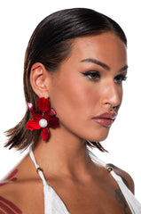ITS GIVING BOSS EARRING