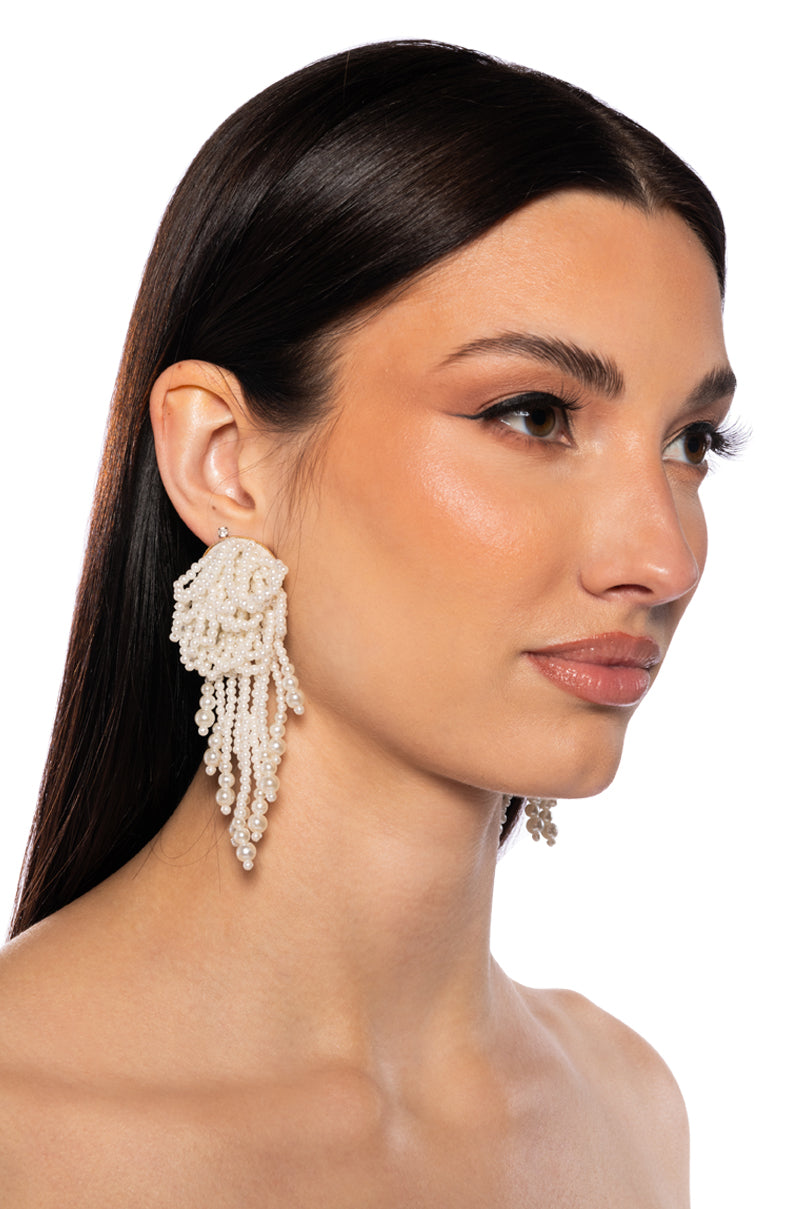PEARL POWER EARRING IN WHITE