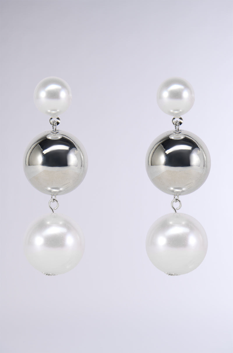 THE MODERN PEARL EARRING